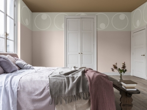 Sophie Robinson discusses whether we should take notice of colour trends. Dulux's colour of the year Spiced Honey used on the ceiling here with soft neutrals and blush pink