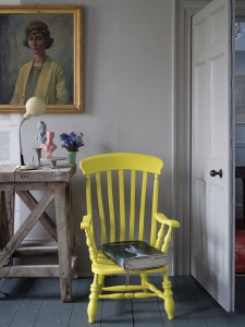 Adding a hit of yellow can instantly transform a room, like paining a traditional wooden chair in a bright shade. #sophierobinson #yellowchair