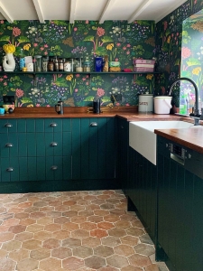 Interior designer Sophie Robinson reveals her new kitchen floor to Kate Watson-Smyth for the Great Indoors podcast. #kitchenfloor #kitchen #sophierobinson