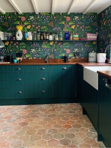 Sophie Robinson's country kitchen gets a makeover with a decorative wallpaper, open shelving and co-ordinated cupboard doors. Sophie shows that a kitchen doesn't need to be huge to create a happy and stylist space. #sophierobinson #kitchen #wallpaper
