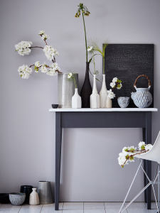 There are many tones of grey paint to choose from, a pale grey wall has added depth when teamed with a dark grey painted table and brought to life with touches of feral flowers another d greenery. Just one of the subjects Sophie Robinson discusses as part of how colour psychology can help to choose the right colour for the home.#colourpsychology #greypaint #sophierobinson